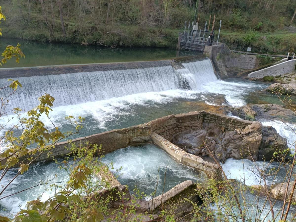 La Salmonera Cangas De Onis Caño Exterior foto