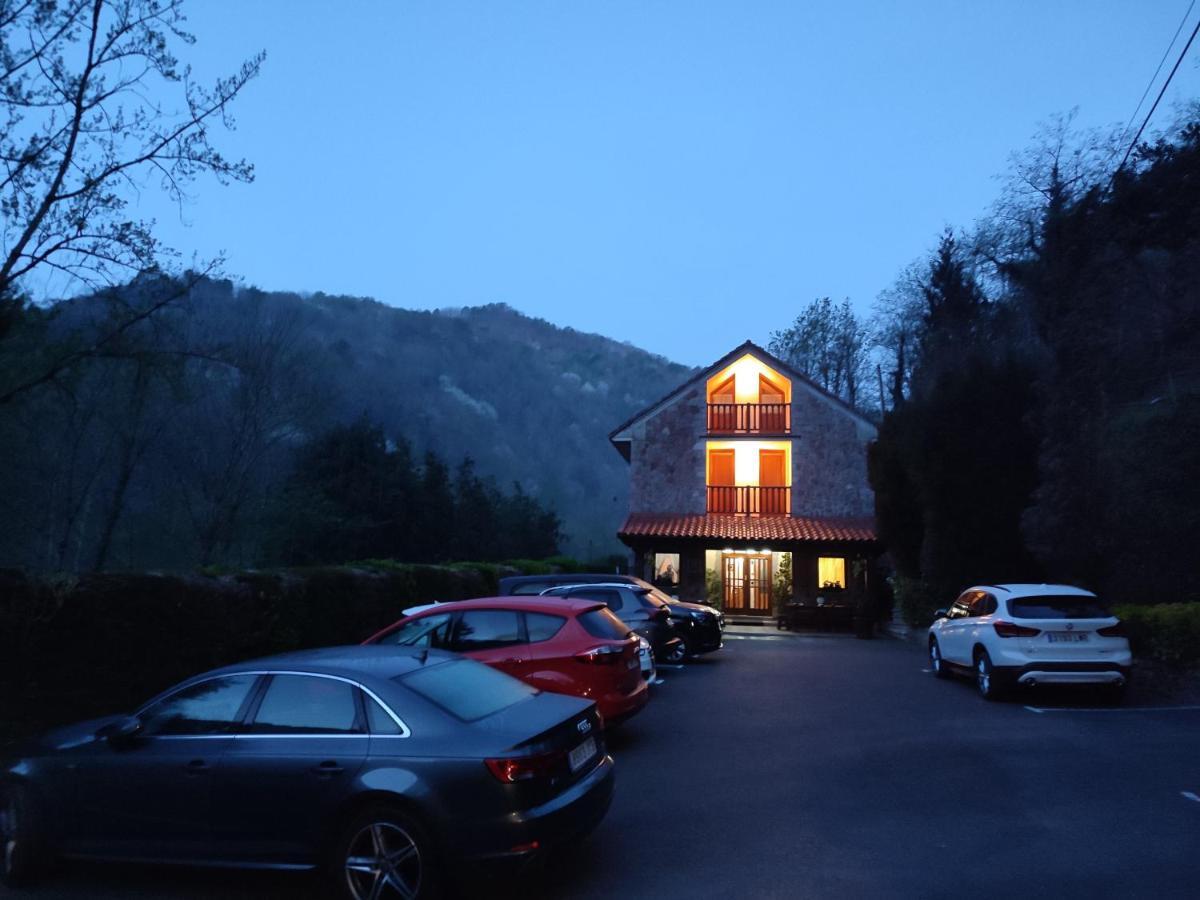 La Salmonera Cangas De Onis Caño Exterior foto