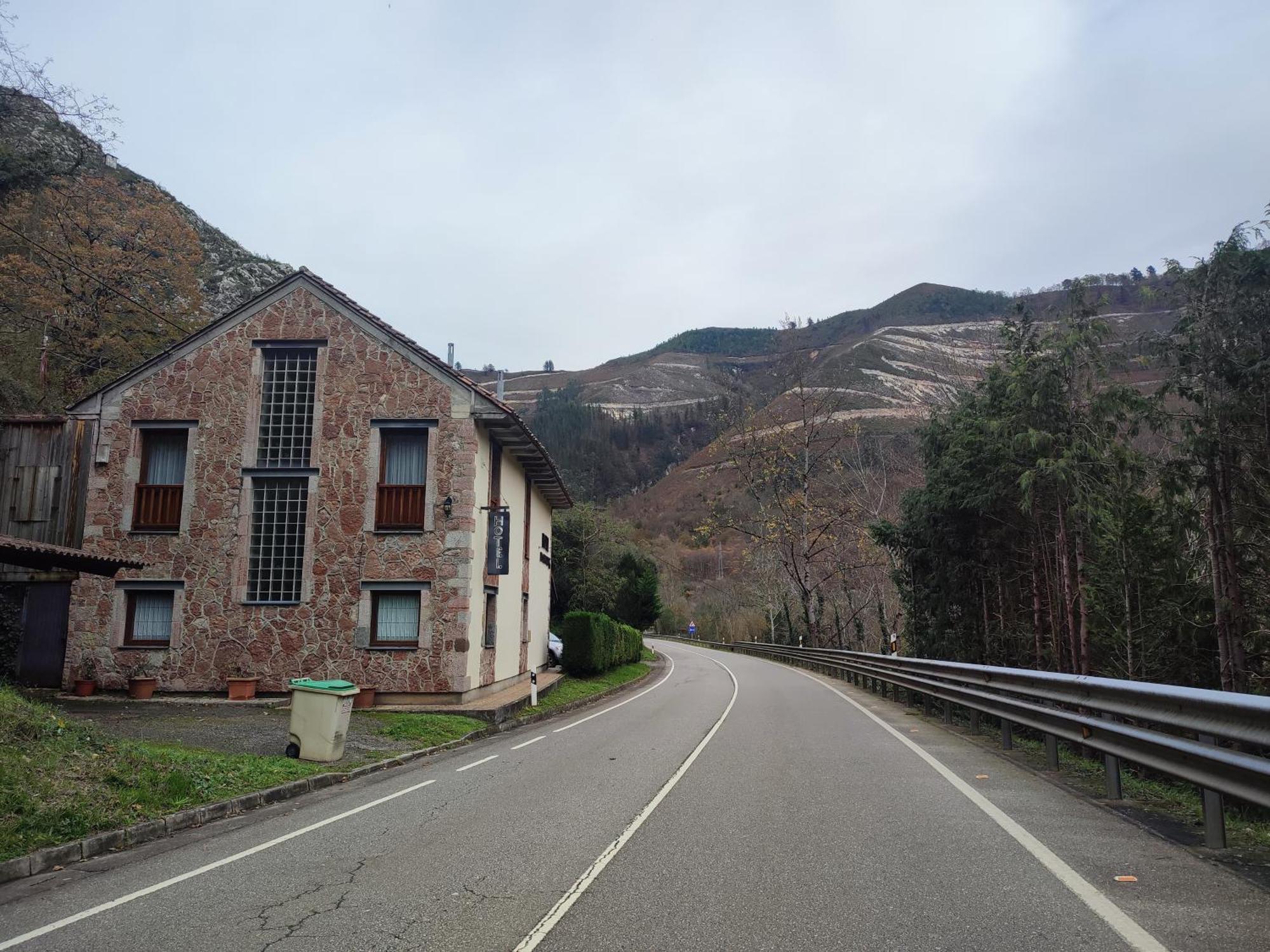 La Salmonera Cangas De Onis Caño Exterior foto