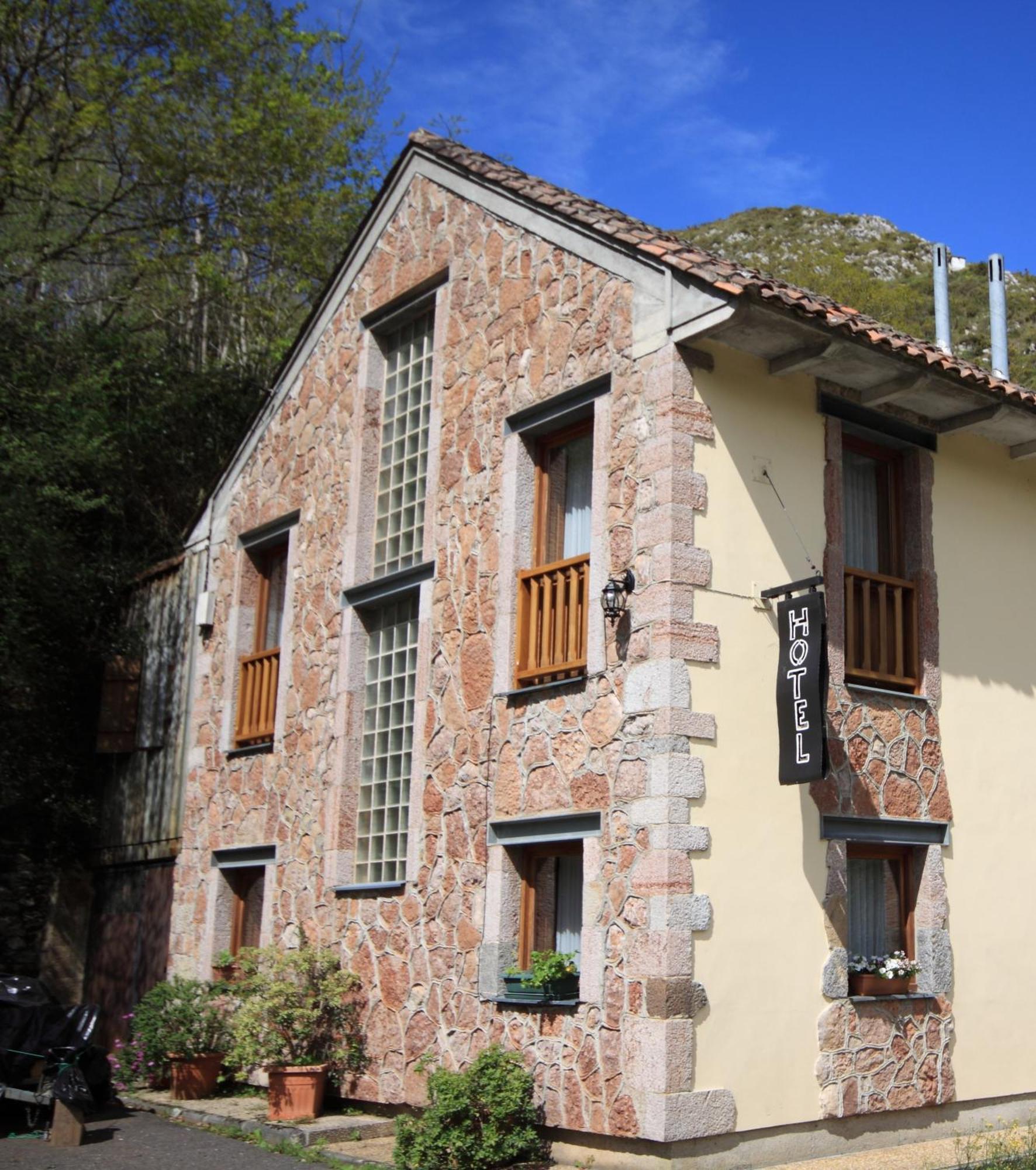 La Salmonera Cangas De Onis Caño Exterior foto