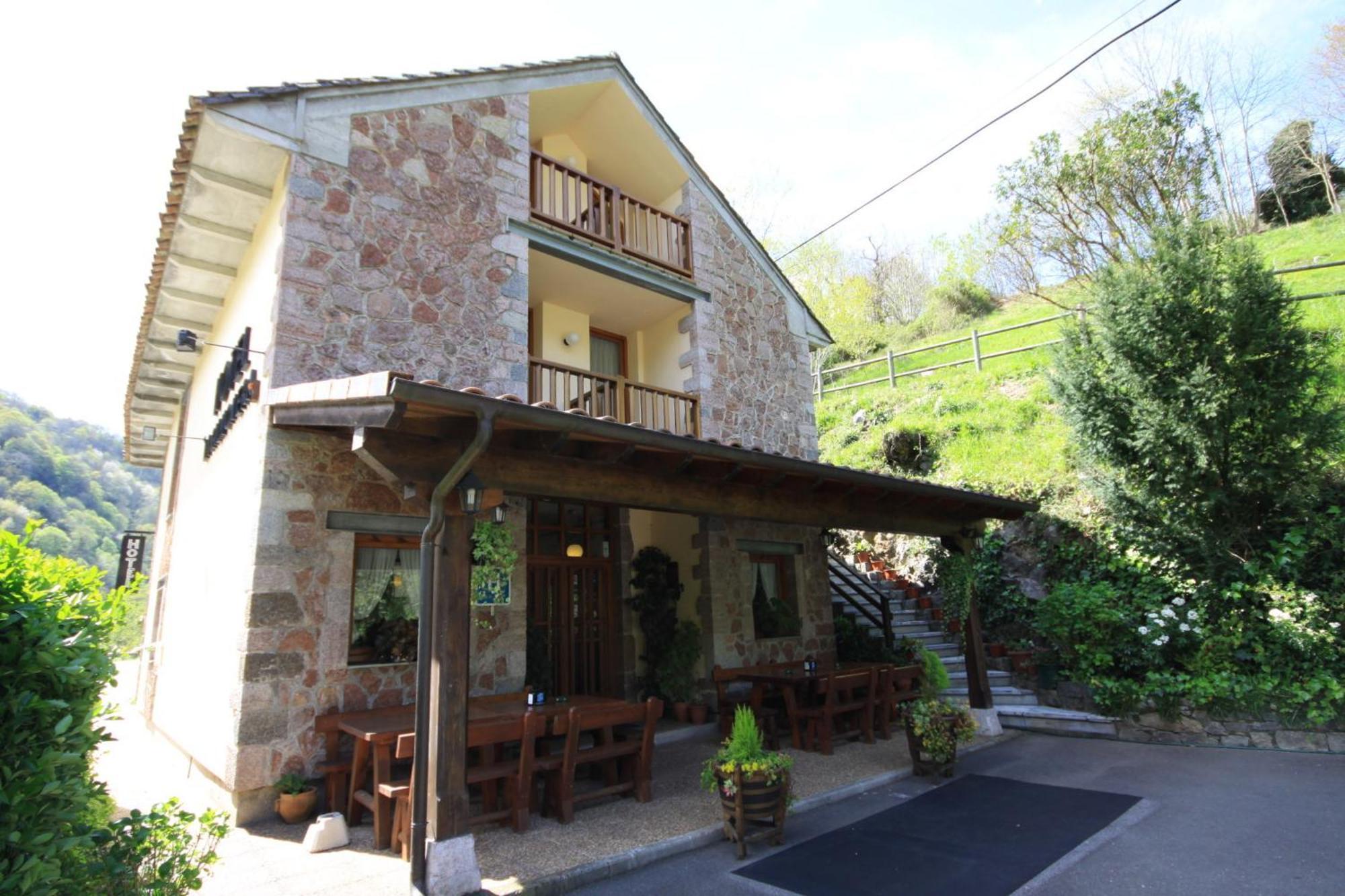 La Salmonera Cangas De Onis Caño Exterior foto